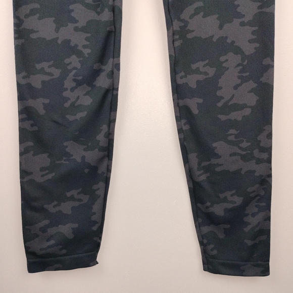 NWOT SPANX High Waisted Look At Me Now Seamless Leggings in Black Camo Sz. 2X - Picture 4 of 6
